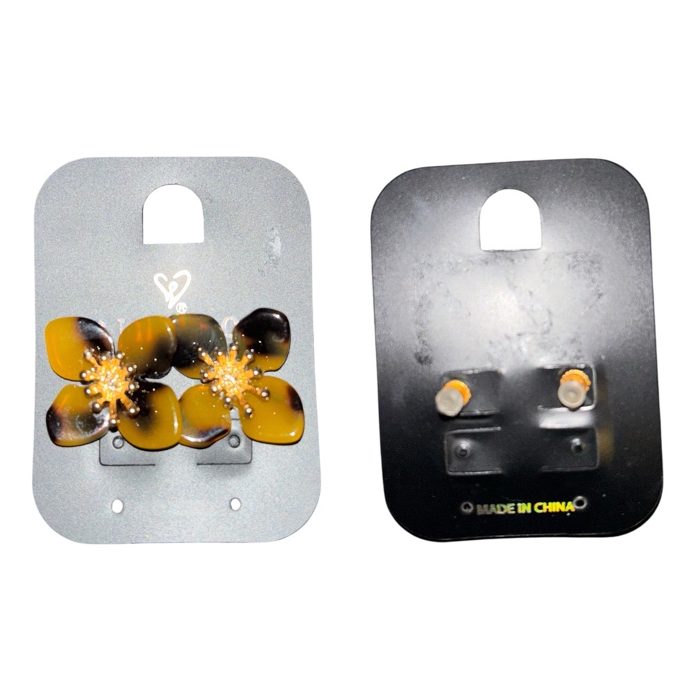 NWT Windsor Tortoiseshell Flower Stud Earrings Brown & Black Gold Center